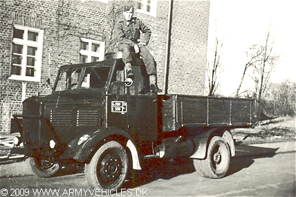 Dennis Tipper, 4 x 2, (Front view, left side)