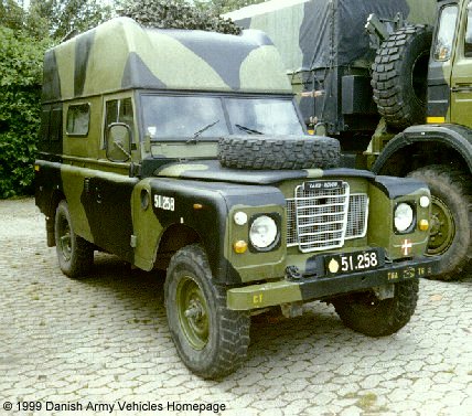 Landrover 109 4 x 4 24 V D Front view right