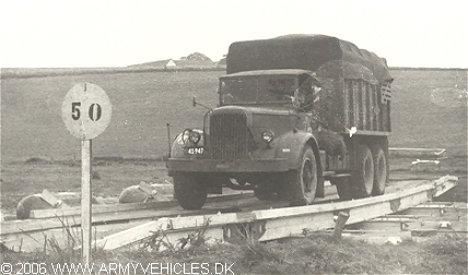 Mack NR-15, 6 x 4, 12/24V (Front view, left side)