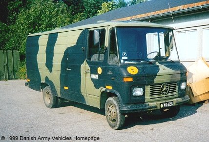 Mercedes L409/35/46, 4 x 2,12V (Front view, right side)