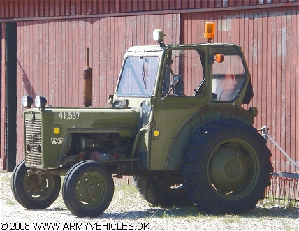 International Harvester 276, 4 x 2, 12V, D (Front view, left side)