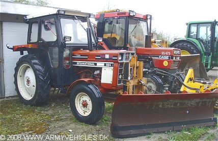International Harvester 384, 4 x 2, 12V, D (Front view, right side)