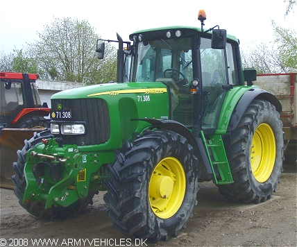 John Deere 6820, 4 x 4, 12V, D (Front view, left side)