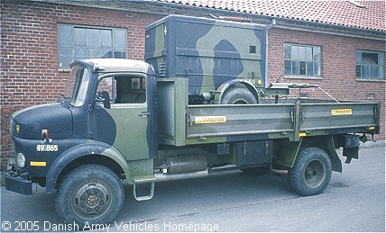 Mercedes LA911/42, 4 x 4, 24V, D (Side view, left side)