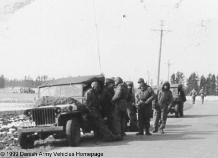 Willys MB, 4 x 4, 6V with radio-mount (Front view, left side)